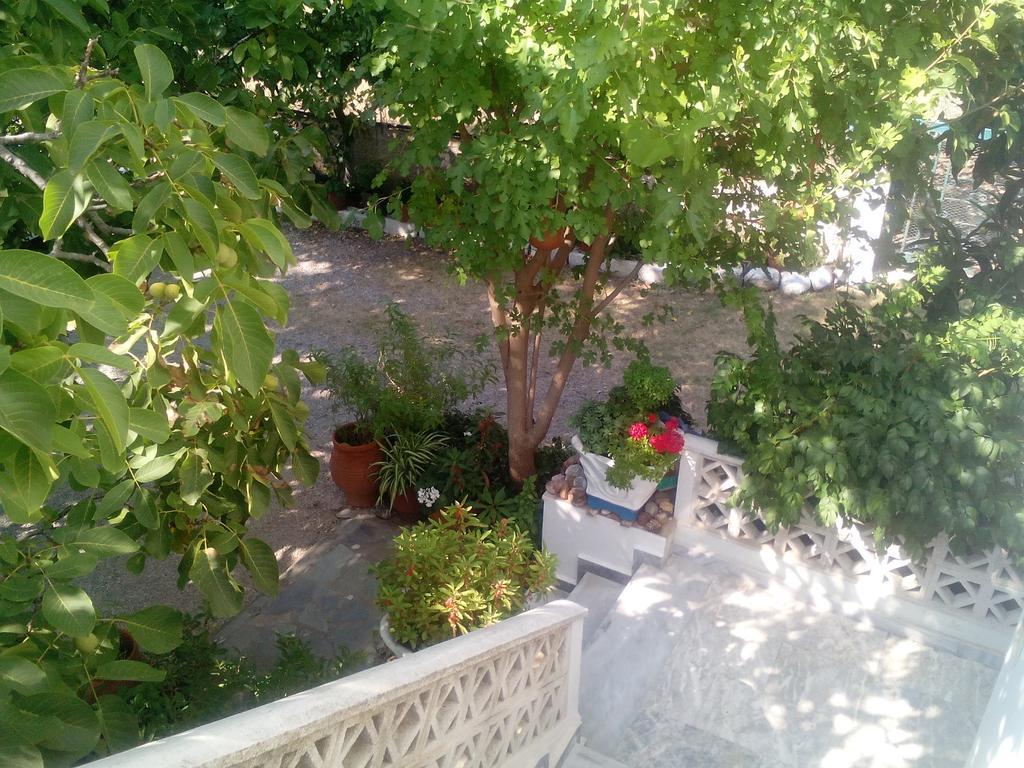 Guesthouse Karidia Skala Eresou Exterior photo